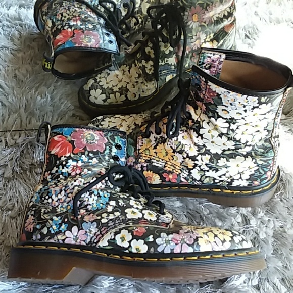 Dr. Martens Shoes - VINTAGE Dr Martens boots FLORAL 1989 RARE UK 4 US6